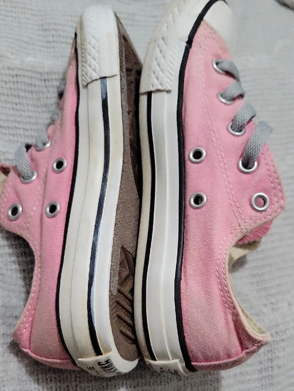 Converse Kids Pink Low-Top Canvas Sneakers with Gray Laces Size 1